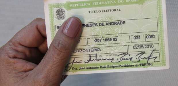 As urnas que estariam amanhã nas seções sorteadas estão sendo buscadas nos locais onde estão armazenadas, por fiscais, auditores e representantes das coligações