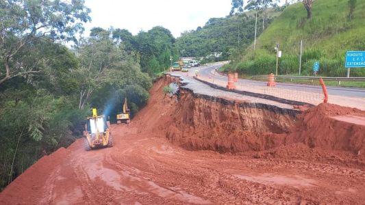 Trecho da BR 040, em Santos Dumont, que desabou