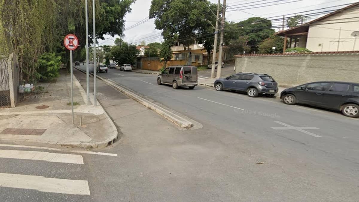 Homem é morto ao lado da namorada dentro de carro no Santa Inês, em BH