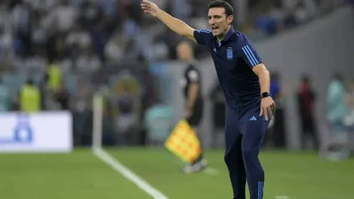 Campeão do mundo, Scaloni coloca Messi acima de Maradona 