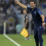 Campeão do mundo, Scaloni coloca Messi acima de Maradona 