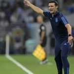 Campeão do mundo, Scaloni coloca Messi acima de Maradona