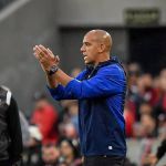 Árbitro justifica cartão vermelho a Pepa no Athletico-PR x Cruzeiro: 'Pode me expulsar'