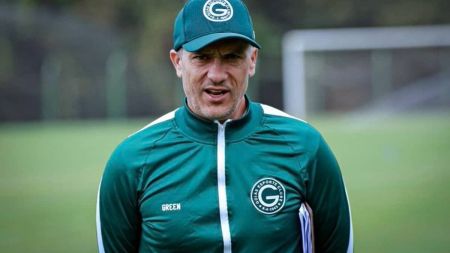 Treinador do Goiás, Armando Evangelista comentou desfalques para enfrentar o Atlético