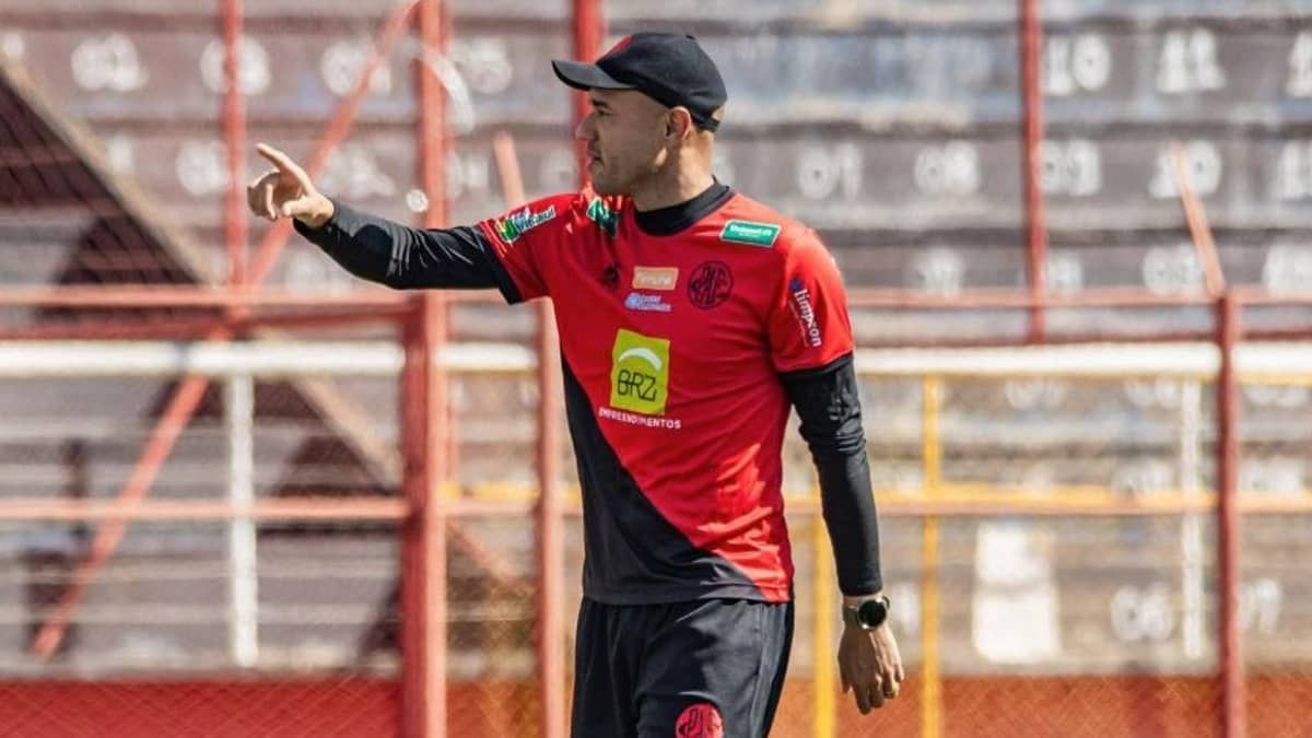 Pouso Alegre demite Roger Silva após derrota na Série C