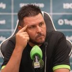 Rebaixado, Coritiba anuncia demissão de treinador