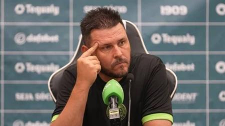 Treinador foi demitido nesta segunda-feira