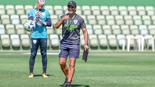 Treinador não mudou esquema da equipe para jogo diante do Bragantino