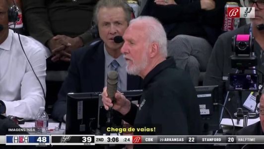 Treinador pegou microfone e falou diretamente com a torcida