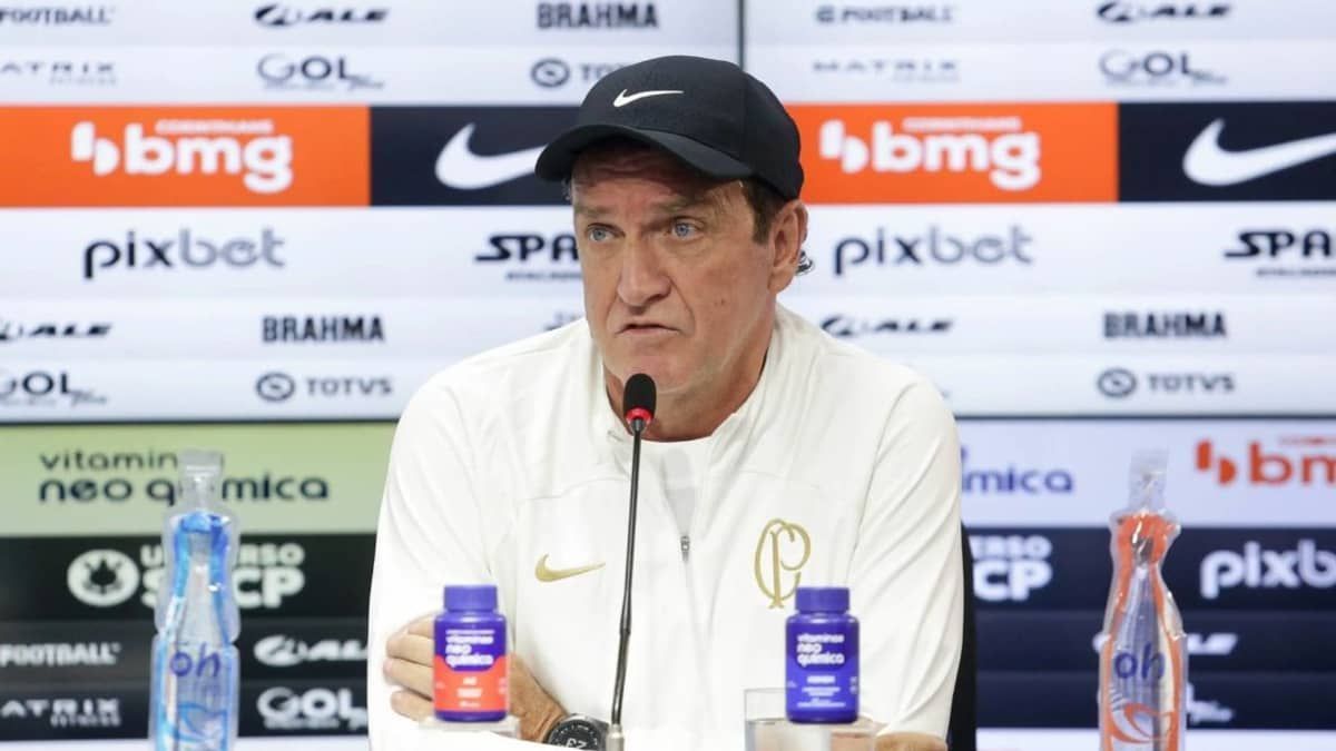 Torcedores do Athletico-PR fazem campanha contra possível contratação de Cuca