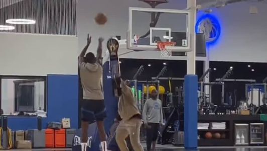 Treino do Dallas com acessório especial visando ao duelo com Wembanyama