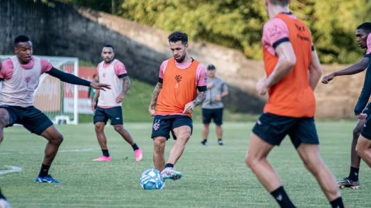 Treino do Leão teve foco nas bolas paradas e finalização
