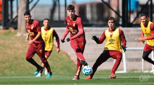Athletico-PR treina para enfrentar o São Pelo pela Copa do Brasil