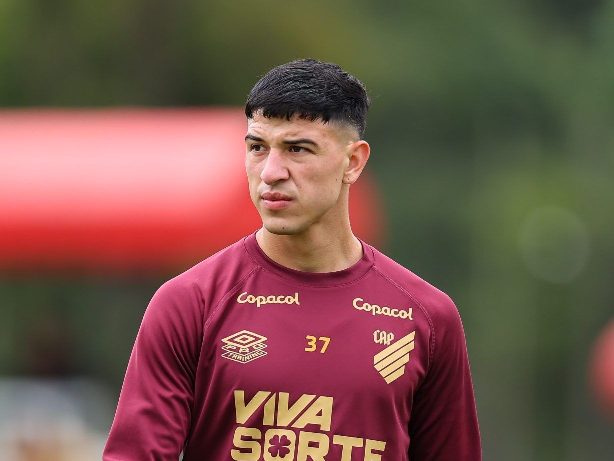 Athletico-PR divulga relacionados com novidades e baixas para encarar Goiás