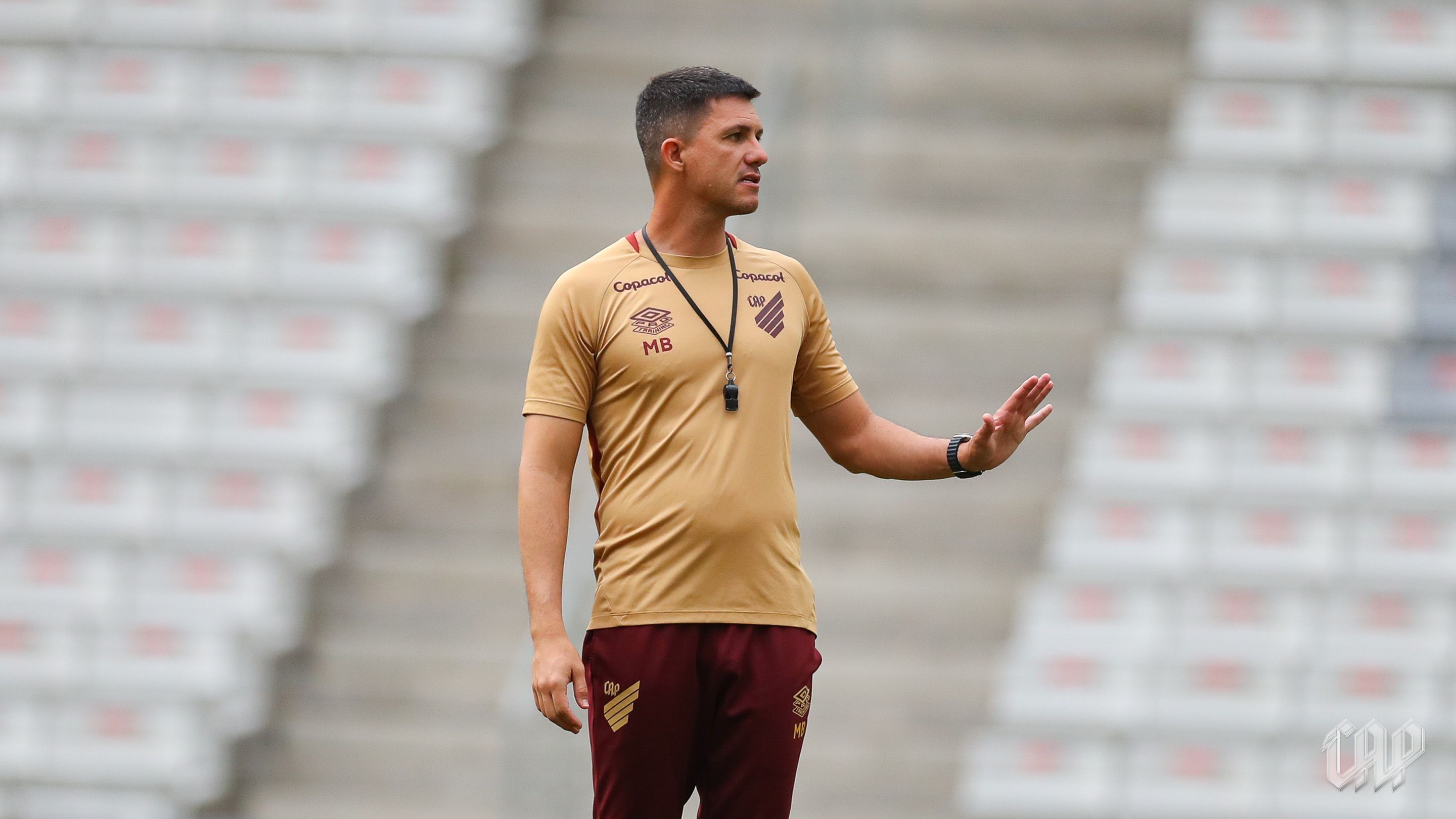 Escalação do Athletico: Barbieri faz mudanças na defesa para duelo com o Guarany