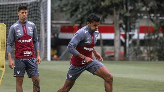 Luiz Gustavo e Rigoni, do São Paulo, em treino no CT da Barra Funda-SP