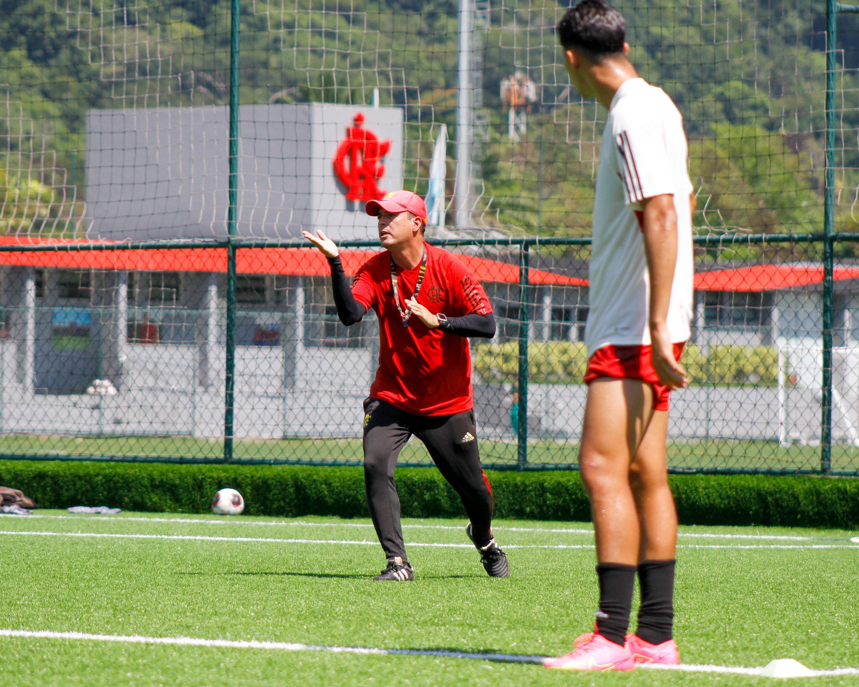 Em estreia de técnico, Sub-20 B do Flamengo goleia o time profissional do Olaria