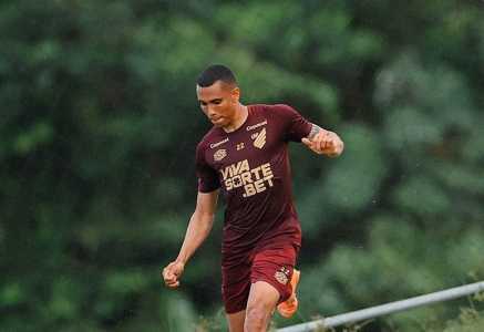 Madson pode aparecer no time titular do Athletico-PR