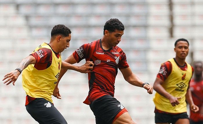 As opções de Odair no Athletico-PR para jogo com Corinthians pelo Brasileiro