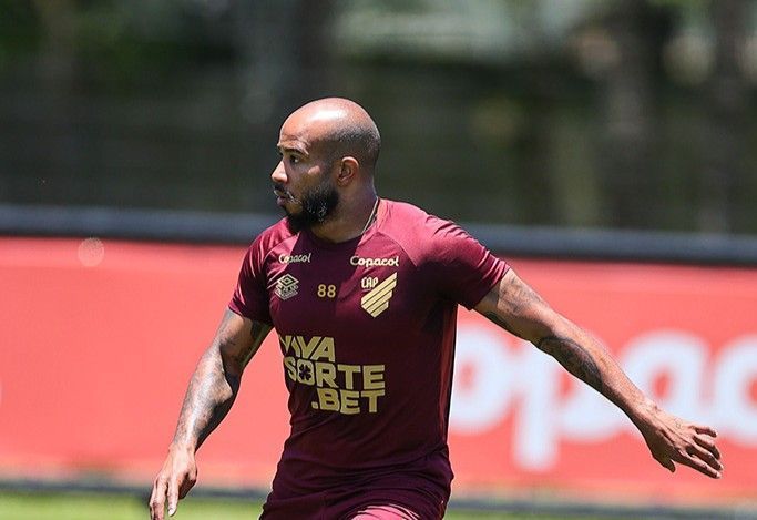 As opções de Odair Hellmann no Athletico-PR para jogo com América pela Série B