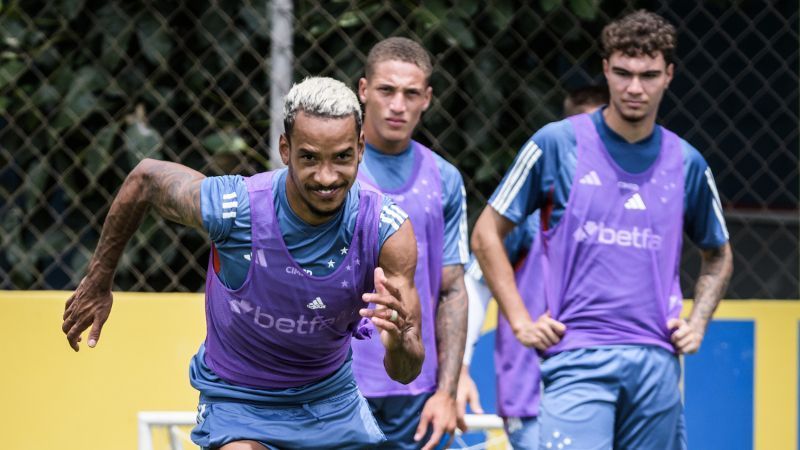 Quem é o atacante da base do Cruzeiro observado por Larcamón na Toca