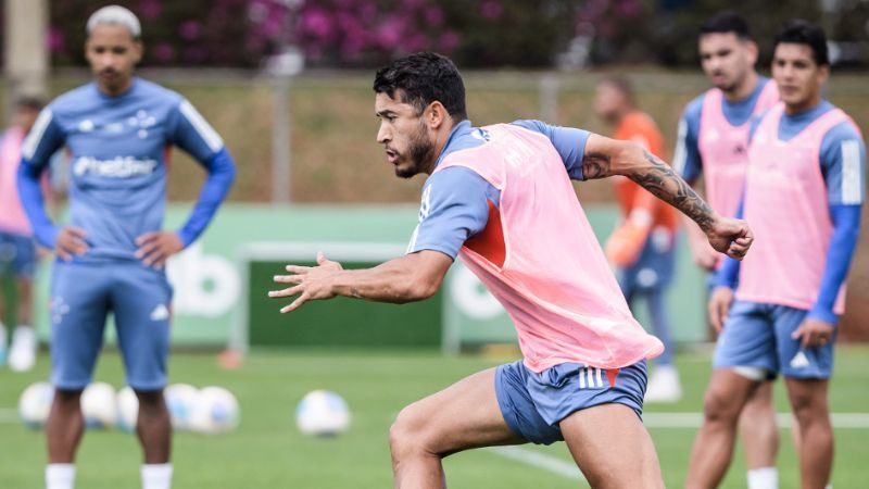 Vai poupar? Cruzeiro tem oito pendurados para jogo contra o Vitória