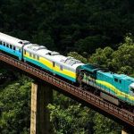 Trem de passageiros e caminhão batem em Santana do Paraíso 