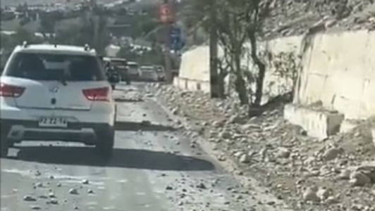 Tremor de magnitude 6,6 , com epicentro a 42 km a sudoeste de Huasco e a uma profundidade de 46 km.