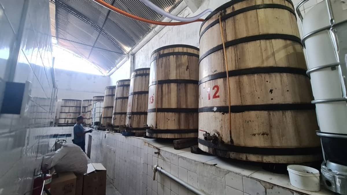 Mapa apreende mais de 200 mil litros de bebidas adulteradas e três fábricas são fechadas