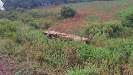 Três pessoas ficaram gravemente feridas após o acidente