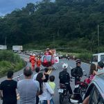 Batida frontal entre um carro e uma caminhonete deixa feridos na BR-381