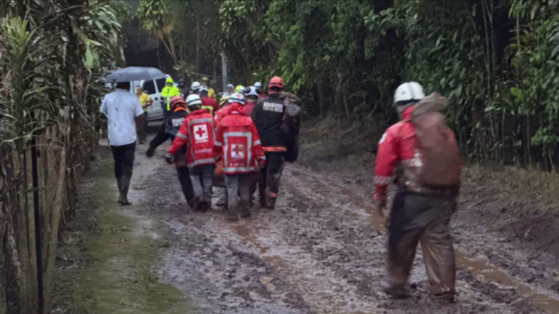 Três pessoas morrem após deslizamento de terra soterrar casa na Costa Rica
