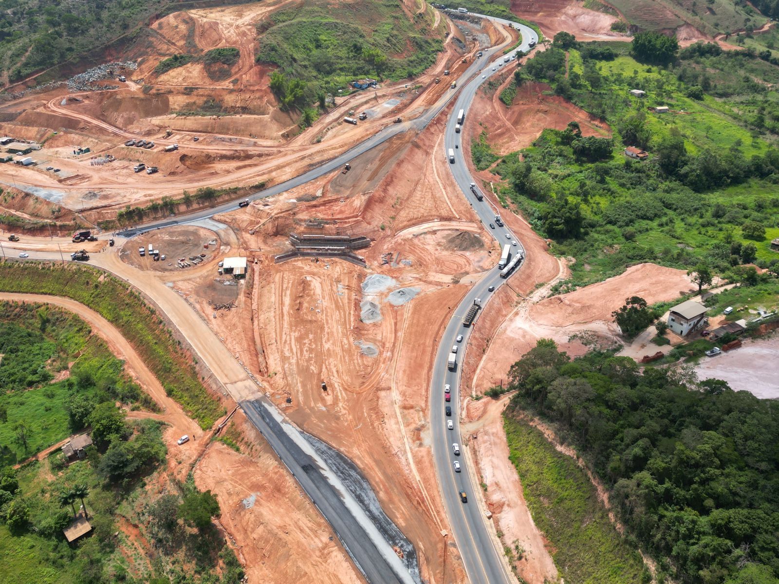 Trânsito do novo trevo da BR-381 em São Gonçalo deve ser liberado nesta semana