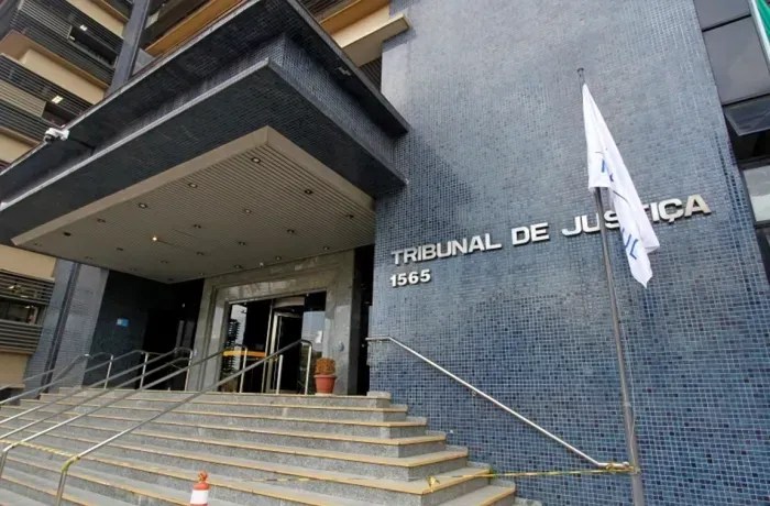 Justiça no RS suspende reajuste de 1.300% no plano de saúde de idosa