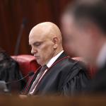 Moraes cita corrosão da democracia por 'populistas extremistas' e insiste em regulação das redes