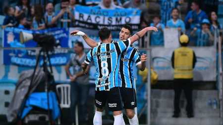 Tricolor goleou o Coritiba por 5 a 1 e assumiu a vice-liderança