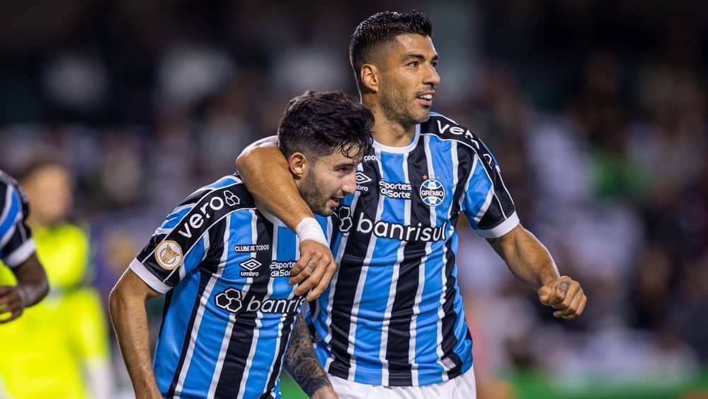 Grêmio sonha com título do Brasileiro após tropeço do Botafogo: 'Correr atrás'