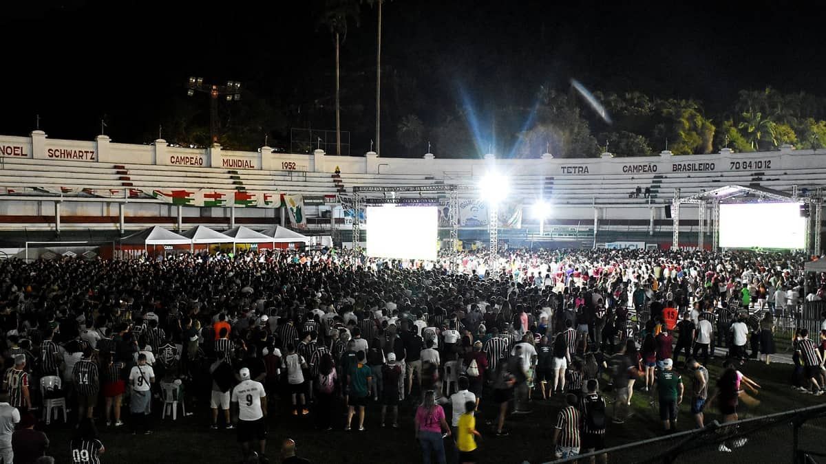 Torcida do Fluminense lota as Laranjeiras e faz festa por vaga na final