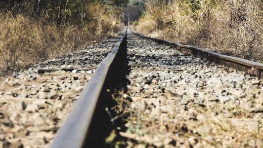 Foto mostra trilho de trem