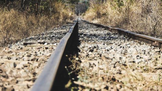 Foto mostra trilho de trem