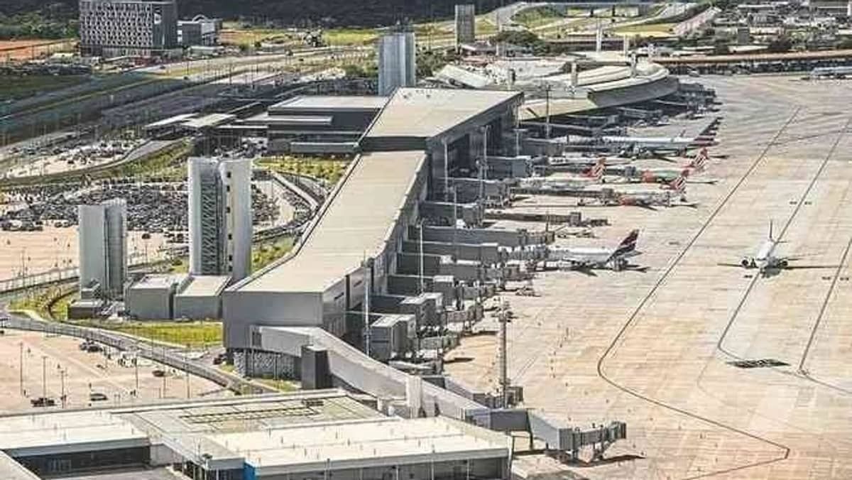Polícia Federal prende trio brasileiro procurado pela Interpol e deportado dos EUA para o Aeroporto de Confins