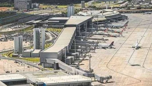 Trio foi preso pela Polícia Federal assim que desembarcou no Aeroporto Internacional de BH, em Confins