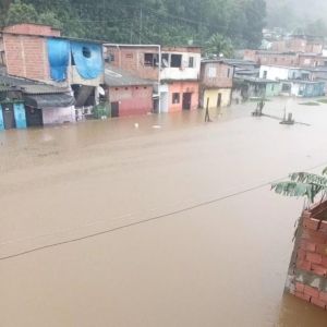 Rio transbordou e alagou o bairro Pilões, no interior de São Paulo