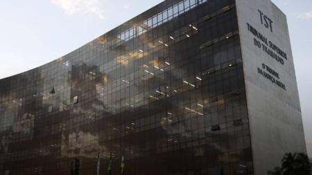 Troca de cadeiras vai custar R$ 123 mil