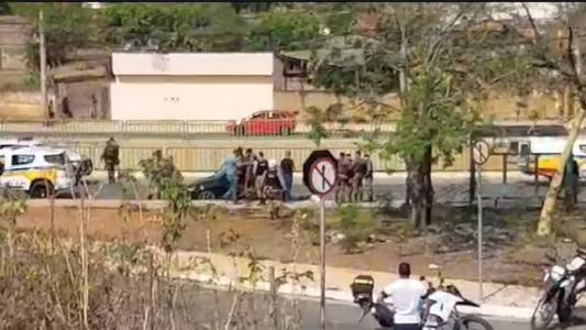 Troca de tiros aconteceu em avenida movimentada de Montes Claros