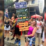 Foliã homenageia Belo Horizonte em 'fantasia' de Carnaval no bloco Ziguiriguidum