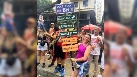 Torcedores e foliões celebram o clube Santa Cruz em Olinda, no Pernambuco.