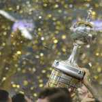 Novo troféu? Entenda 'mudança' na taça da Libertadores entregue ao Fluminense