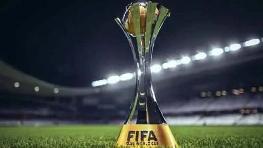 Troféu do Mundial de Clubes da Fifa, que mudará de formato a partir de 2025