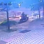 Vídeo: motociclista 'tromba' com boi em avenida de BH e leva a pior: 'boi ficou de boa'